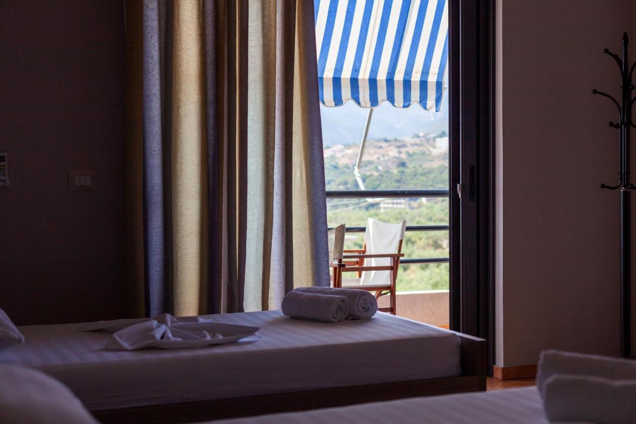 Toni Retzo Rooms Himarë Eksteriør billede